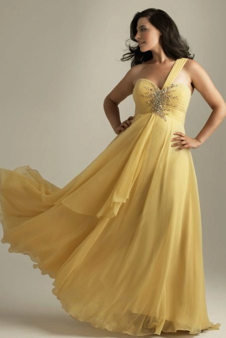 Жълта вечерна рокля за наднормено тегло