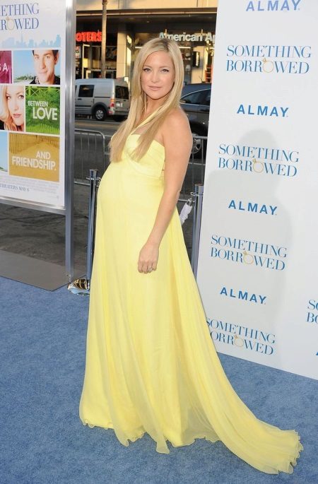 Vestido de noite de maternidade amarelo