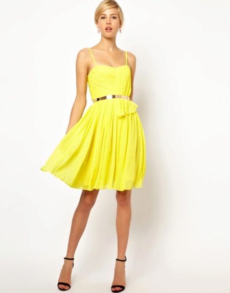 Σύντομο κίτρινο φόρεμα