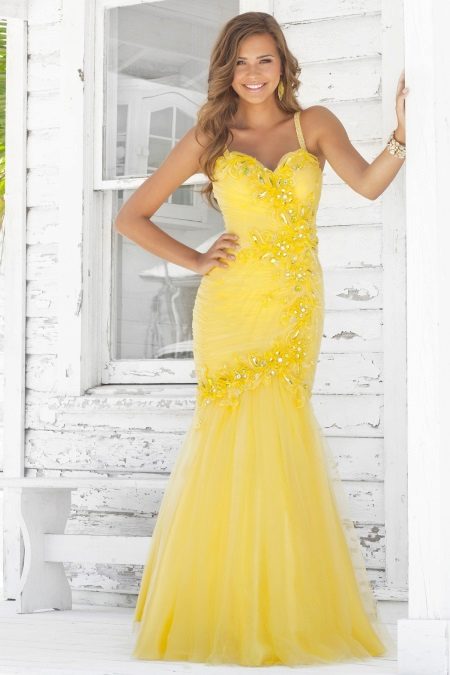 Жълта вечерна рокля