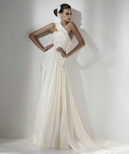 فستان زفاف من الساتان اليوناني