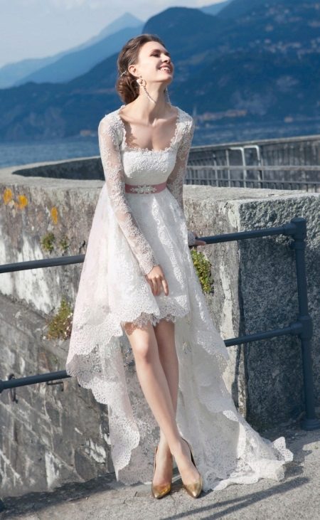 Nėrinių priekinė vestuvinė suknelė trumpa priekine ilga nugara