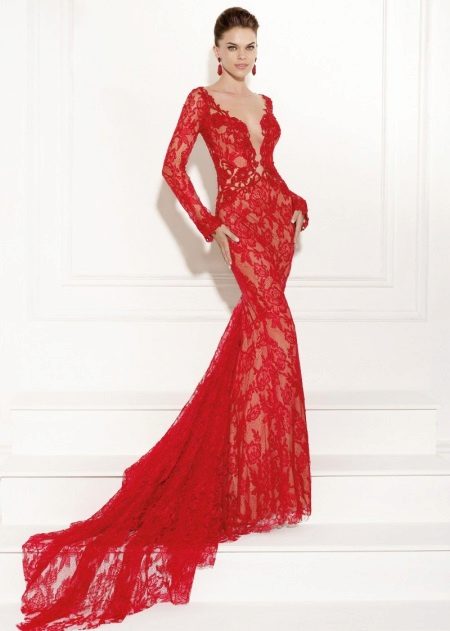 Червена дантелена вечерна рокля с влак