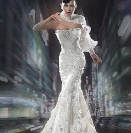 Gaun malam putih glamor dengan satu lengan