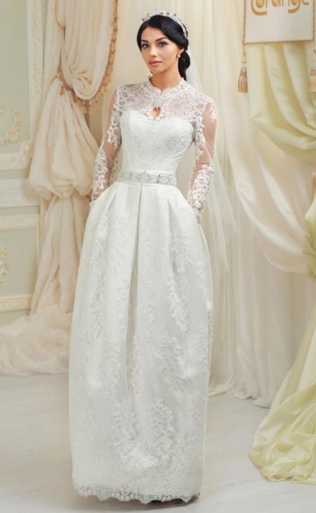 Дантелена сватбена рокля с дантела