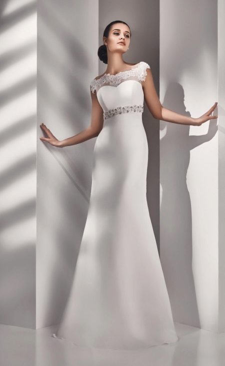 Gaun pengantin dengan tali pinggang tidak cantik