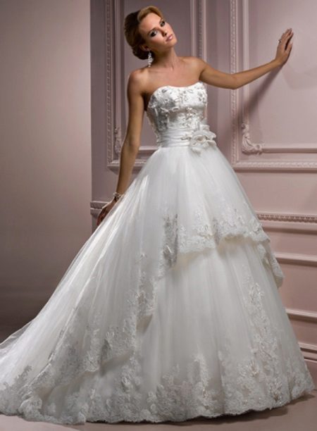 Сватбена рокля с корсет декор