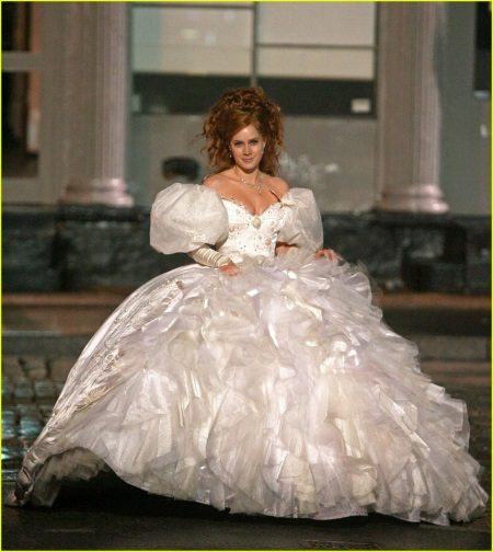 Um vestido de noiva no estilo de uma princesa do filme Enchanted