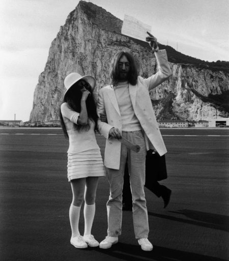 Σύντομο νυφικό φόρεμα Yoko Ono