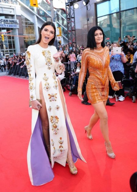 Kendal Jenner hasított estélyi ruha