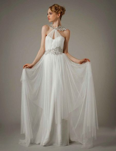 Gaun pengantin gaya Yunani dengan tali salib