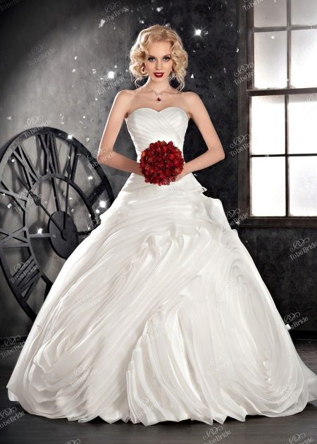 Vestuvinė suknelė iš „Be Be Bride 2014“