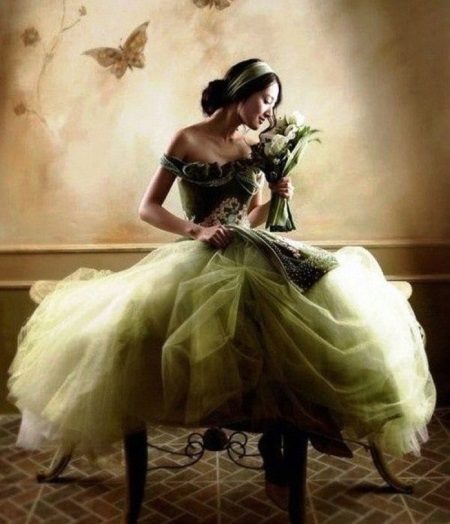 Vešliai žalia vestuvinė suknelė
