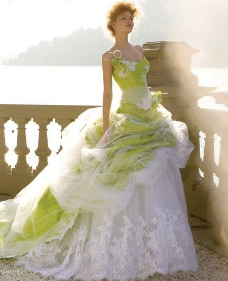Svadobné šaty so zelenou sukňou