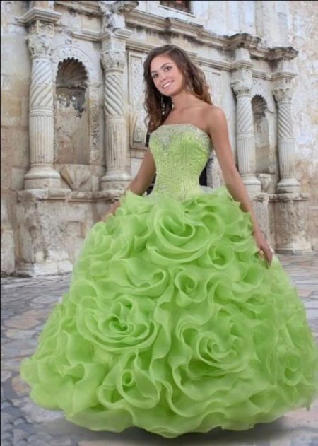 Пищна зелена сватбена рокля