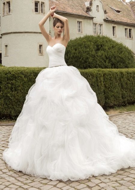 Une magnifique robe de mariée d'Armonia