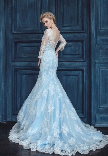 Vestuvinė suknelė su mėlynais nėriniais