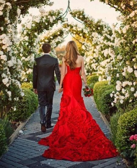 Vestido de noiva vermelho sereia trem