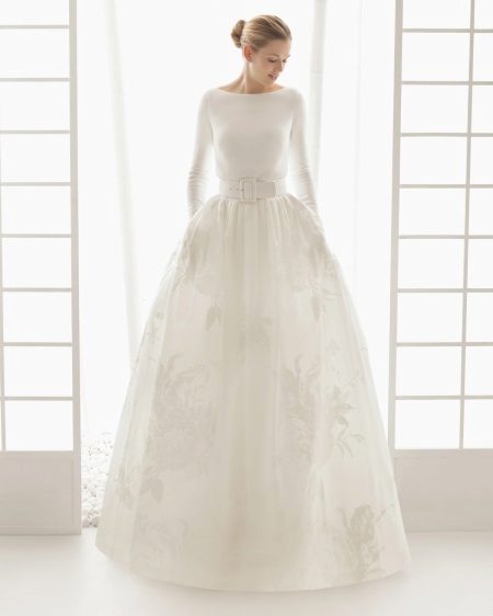 Uzavreté svadobné šaty A-Line