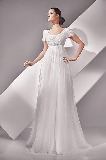 فستان الزفاف الإمبراطورية مع الأكمام