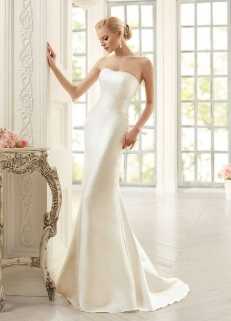 Elegant wedding dress simple