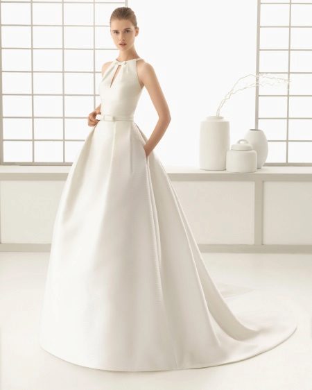 elegante vestido de novia de una línea