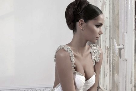 Dekoracja dżetów na sukni ślubnej