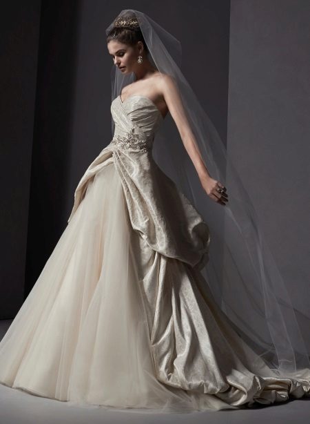 Bufiasta suknia ślubna