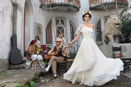 Vestido de novia en línea con enagua