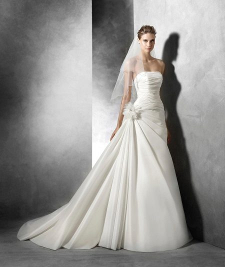 Γαμήλιο φόρεμα από τη συλλογή του 2016 από τον Προβολιά