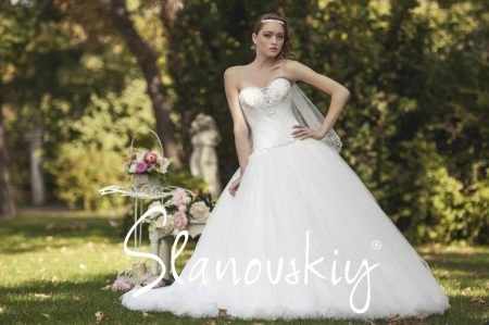 Esküvői ruha Slanowski csodálatos Swarovski kristályokkal