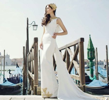 Balta vestuvinė suknelė su auksu