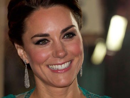 Maquillaje de Kate Middleton debajo de un vestido turquesa