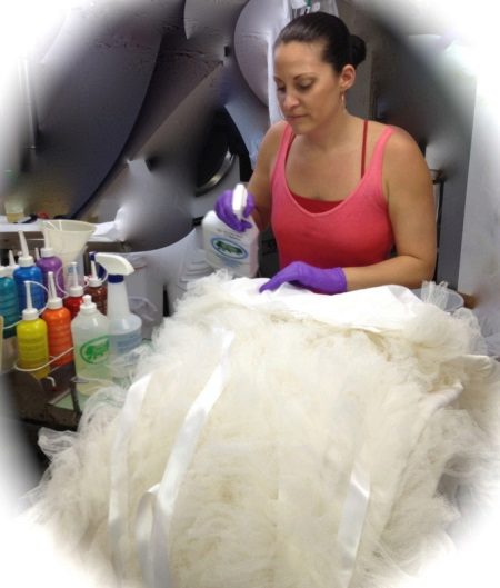 Flecken von einem Hochzeitskleid entfernen