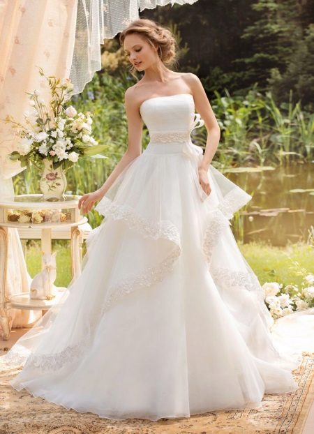 Vestido de noiva em camadas puffy clássico