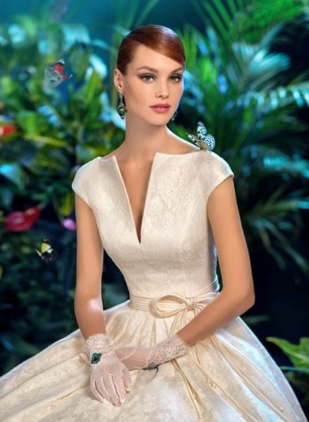 فستان زفاف من ماركة دول