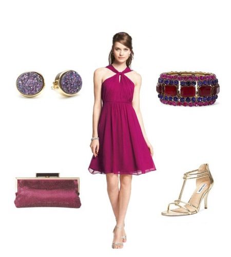 Fuksijos suknelė su violetiniais aksesuarais
