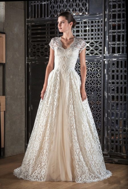 فستان زفاف من تانيا جريج العاجي