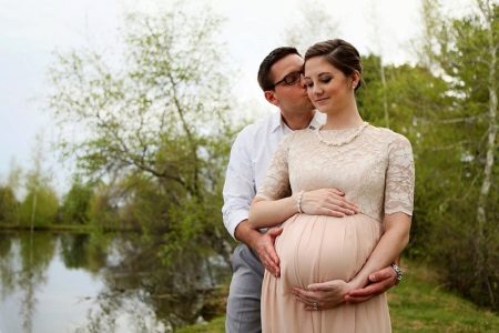 Κομψά φορέματα για τις έγκυες γυναίκες