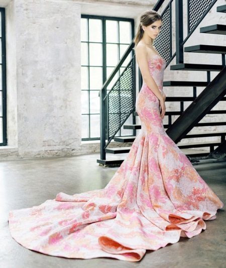 Persikų rožinė suknelė