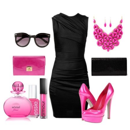Sort kjole med lyserødt tilbehør