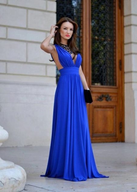 Ryškiai mėlyna suknelė grindų ilgio