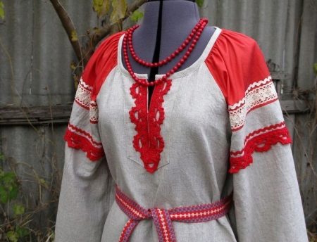 Karoliukai prie rusų liaudies suknelės