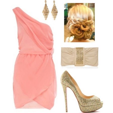 Guldsmycken för en rosa klänning