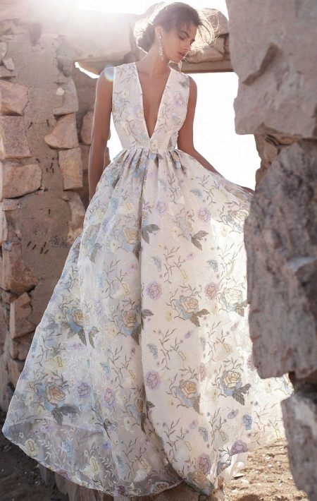 Kvetinové svadobné šaty