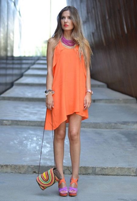 narančasta kratka haljina