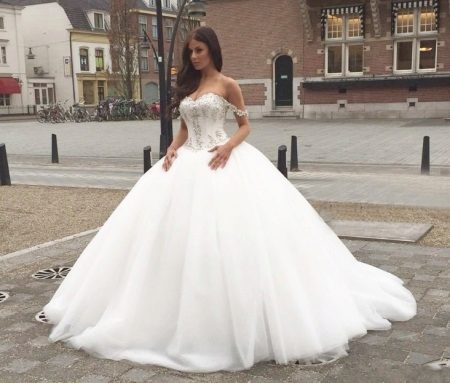 Gaun pengantin yang sangat indah
