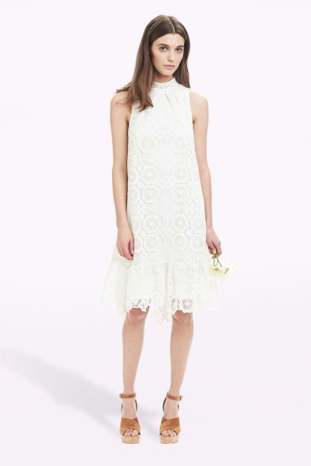 Лятна бяла рокля от guipure