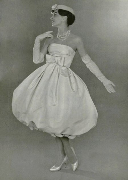 Стилна балетна рокля от миналия век
