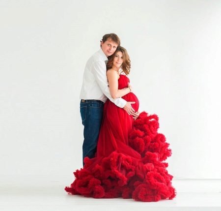 Красива рокля за наемане на бременна за фотосесия